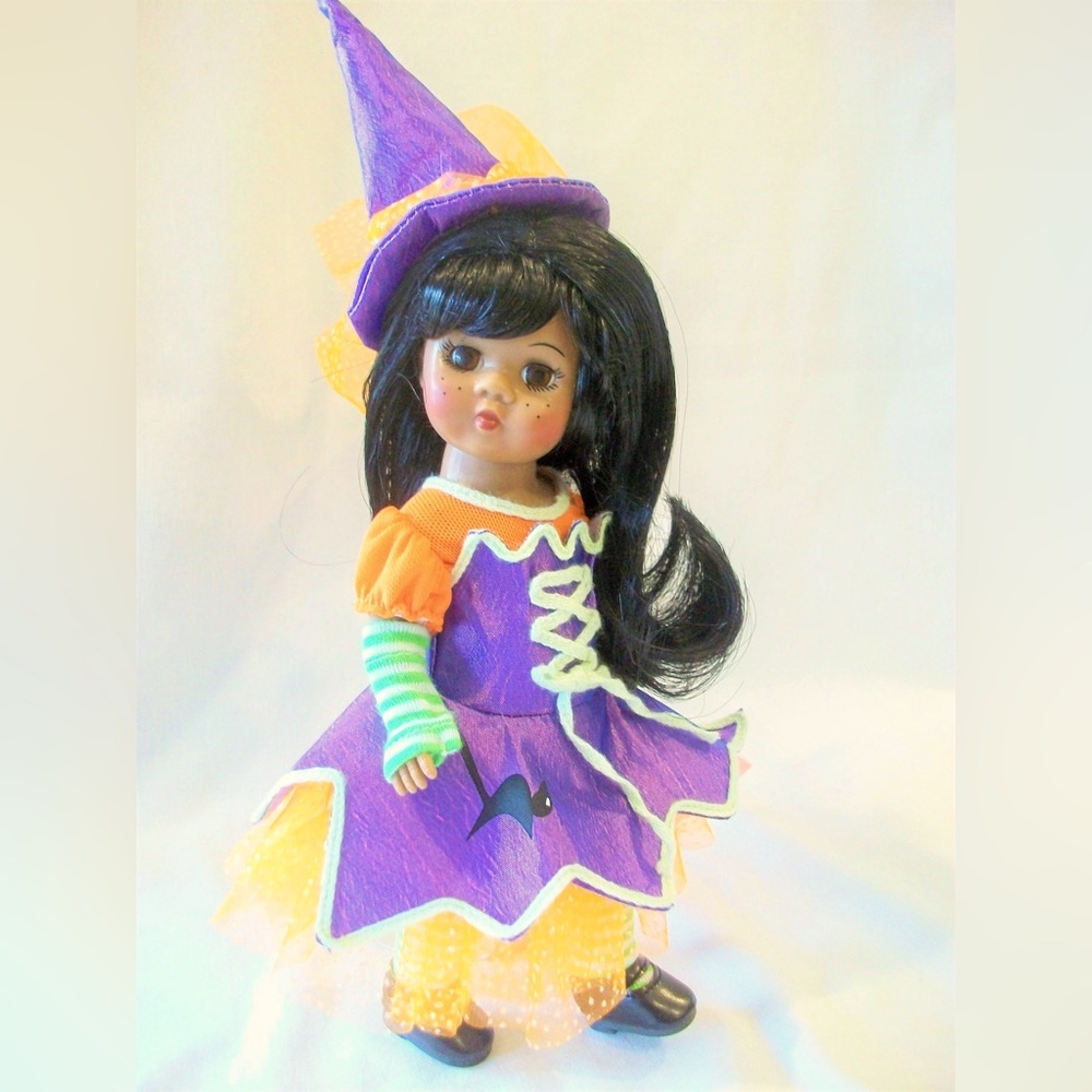 🎃I’ll Put A SPELL ON BOO. 🎃💜🧡. Madame Alexander Halloween Witch. 8” Doll.